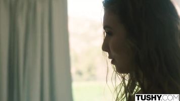 TUSHY.com Escaparate de Características: Abigail Parte 2