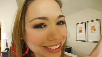 Así que déjame explicarlo, los conocí a los dos en South Beach: Charity y Leah, habían ido de compras y mierda, y se morían por mostrarme sus tangas a juego.